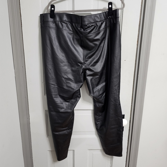 Lane Bryant Lightweight Faux-Leather Legging Pants in Black PETITE - Picture 4 of 9